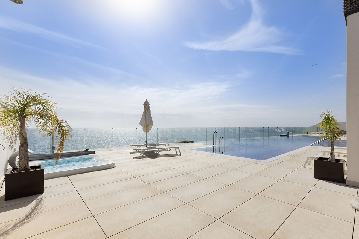 3 Bed Apartment for sale in Estepona Costa Del Sol, Málaga, Spain