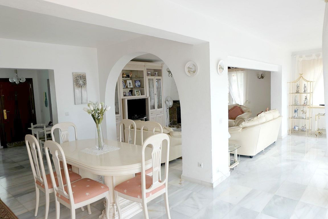 Se vende Villa - Chalet de 5 dormitorios en Costa Del Sol, Málaga, España