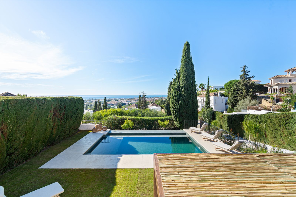 4 Bed Townhouse for sale in Benahavís Costa Del Sol, Málaga, Spain