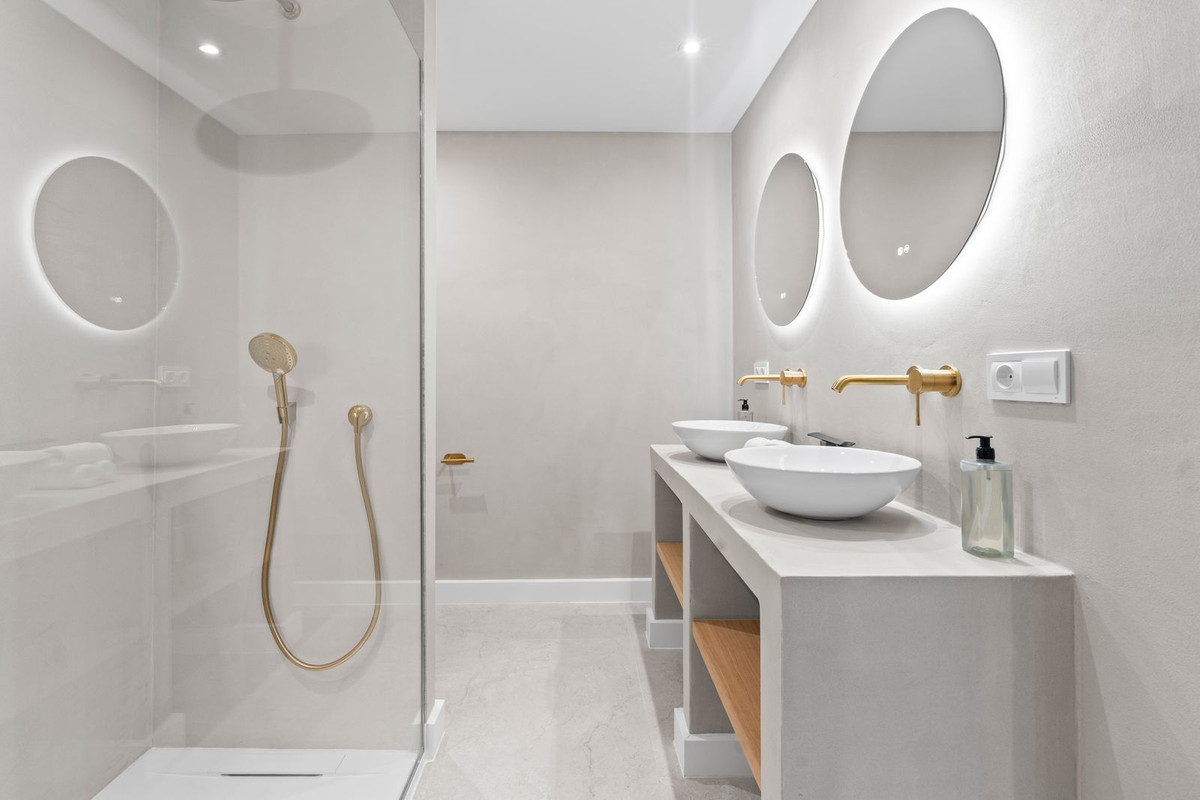 4 Bed Townhouse for sale in Benahavís Costa Del Sol, Málaga, Spain