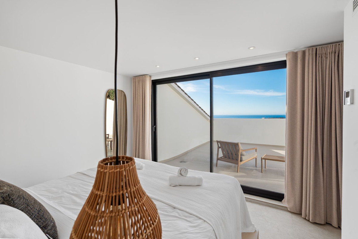 4 Bed Townhouse for sale in Benahavís Costa Del Sol, Málaga, Spain