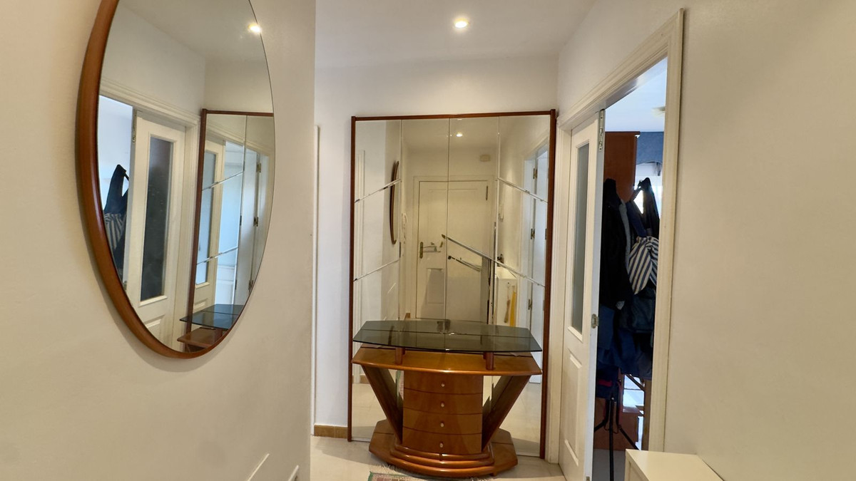 Se vende Apartamento Planta Media de 2 dormitorios en Costa Del Sol, Málaga, España