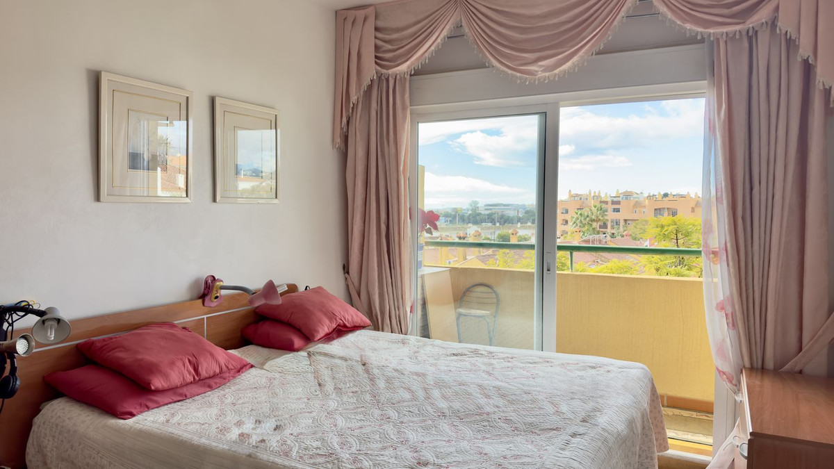 Se vende Apartamento Planta Media de 2 dormitorios en Costa Del Sol, Málaga, España