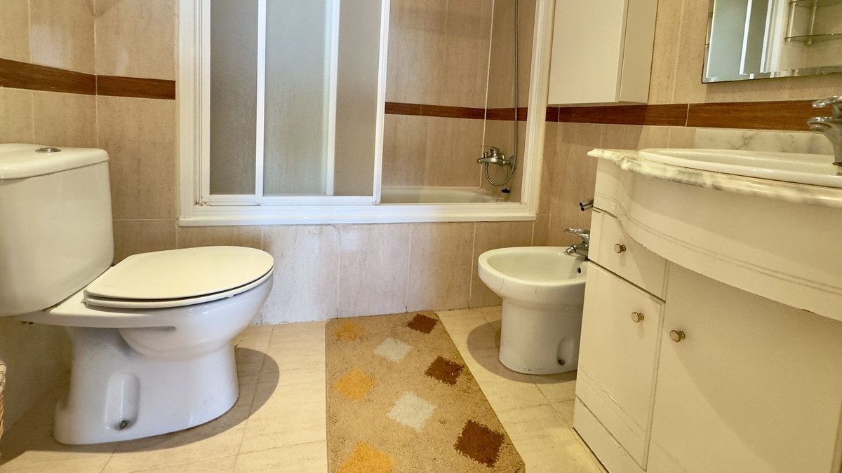 Se vende Apartamento Planta Media de 2 dormitorios en Costa Del Sol, Málaga, España