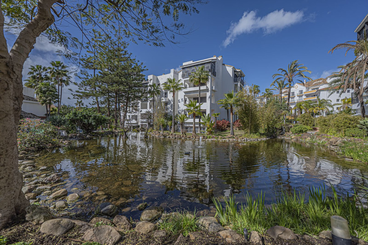 2 Bed Apartment for sale in Elviria Costa Del Sol, Málaga, Spain