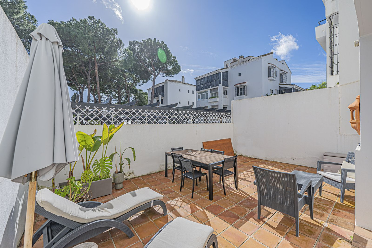 2 Bed Apartment for sale in Elviria Costa Del Sol, Málaga, Spain