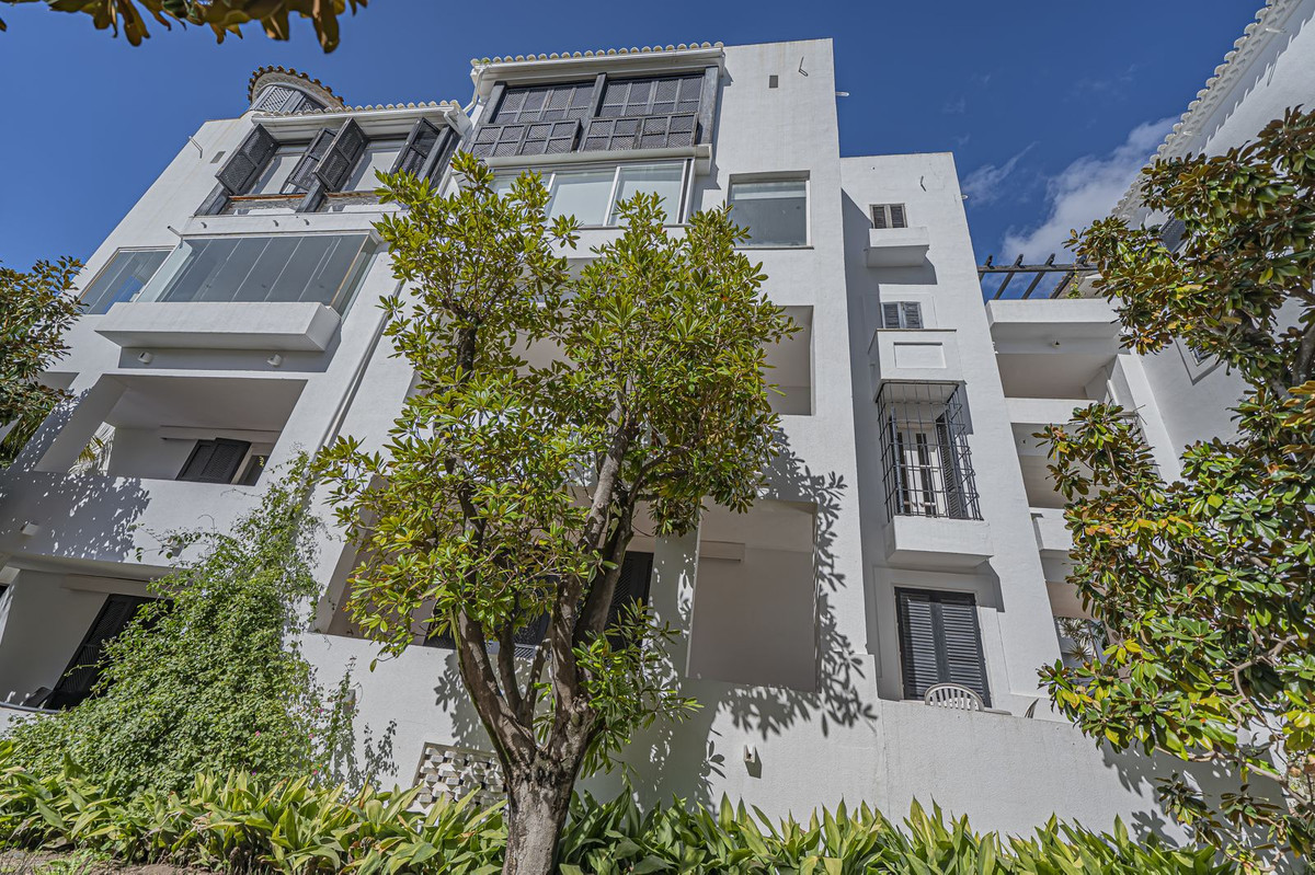 2 Bed Apartment for sale in Elviria Costa Del Sol, Málaga, Spain