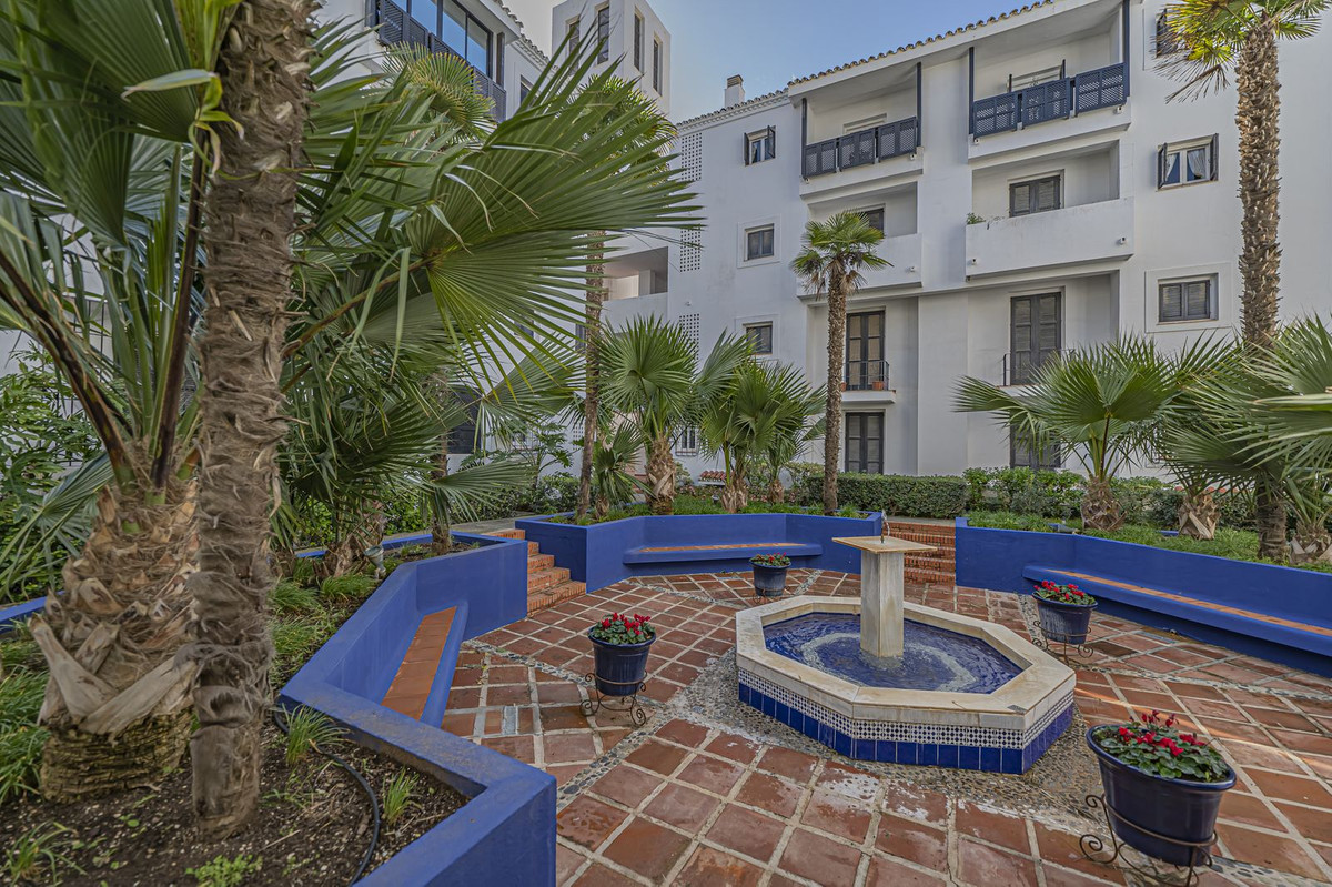 2 Bed Apartment for sale in Elviria Costa Del Sol, Málaga, Spain