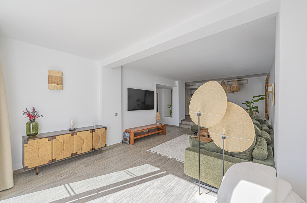 2 Bed Apartment for sale in Elviria Costa Del Sol, Málaga, Spain