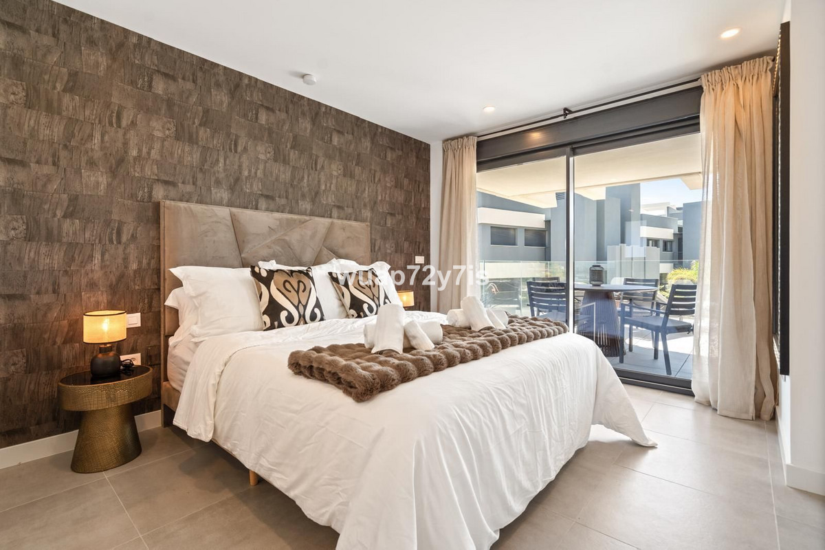 3 Bed Apartment for sale in Selwo Costa Del Sol, Málaga, Spain
