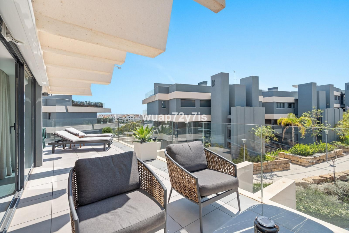 3 Bed Apartment for sale in Selwo Costa Del Sol, Málaga, Spain