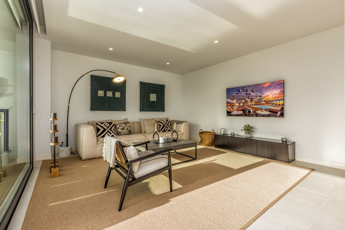 3 Bed Apartment for sale in Fuengirola Costa Del Sol, Málaga, Spain