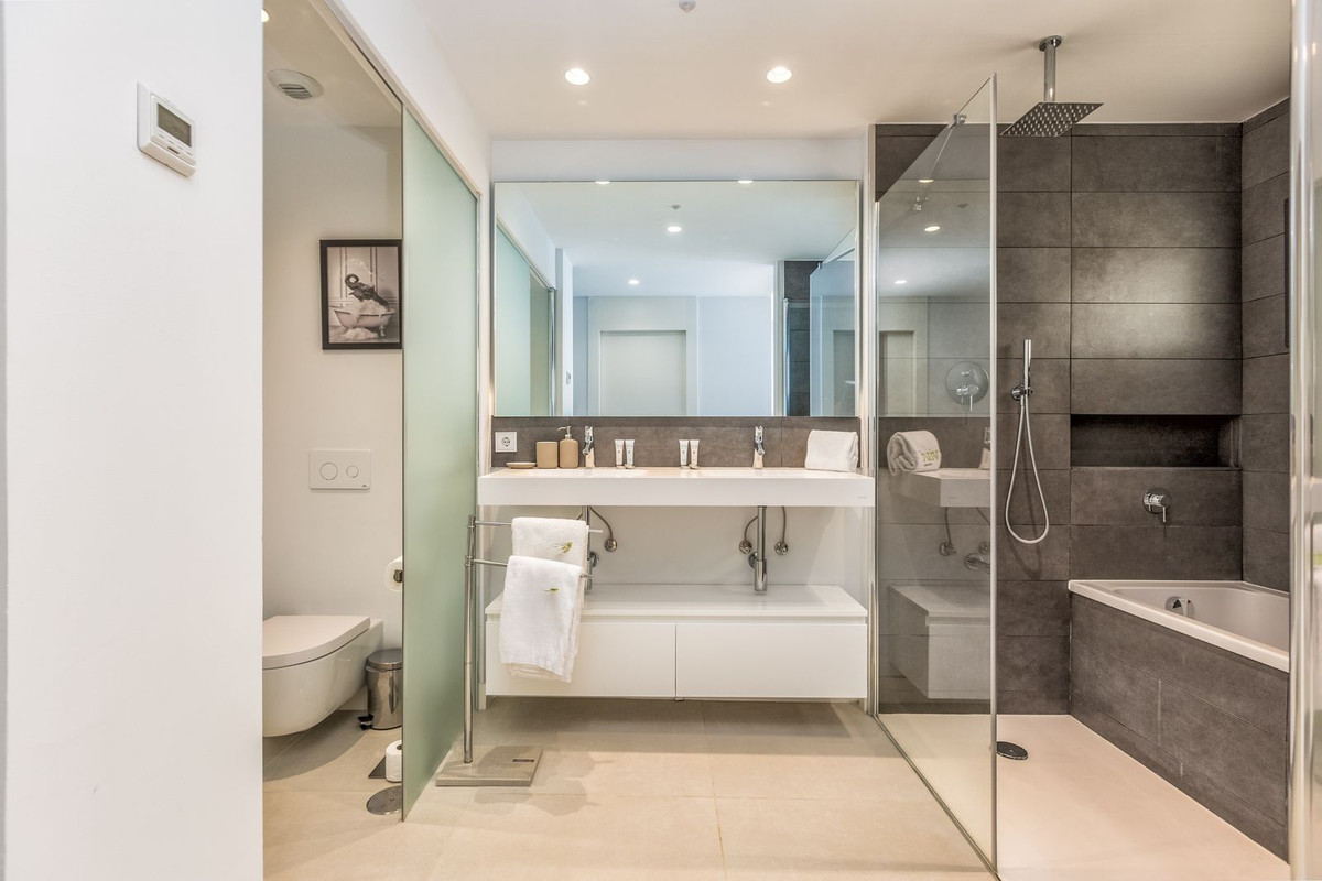 3 Bed Apartment for sale in Fuengirola Costa Del Sol, Málaga, Spain