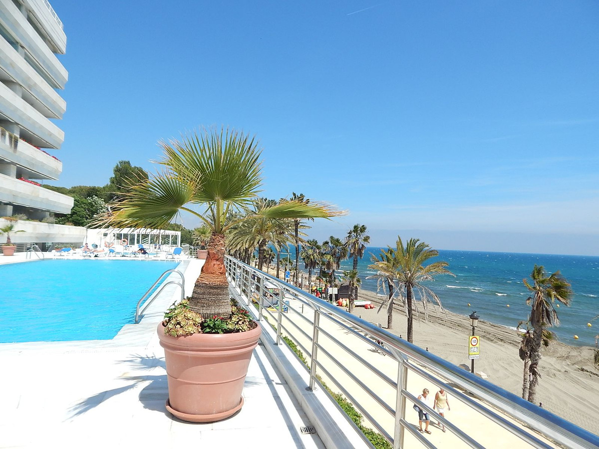 2 Bed Apartment for sale in Marbella Costa Del Sol, Málaga, Spain