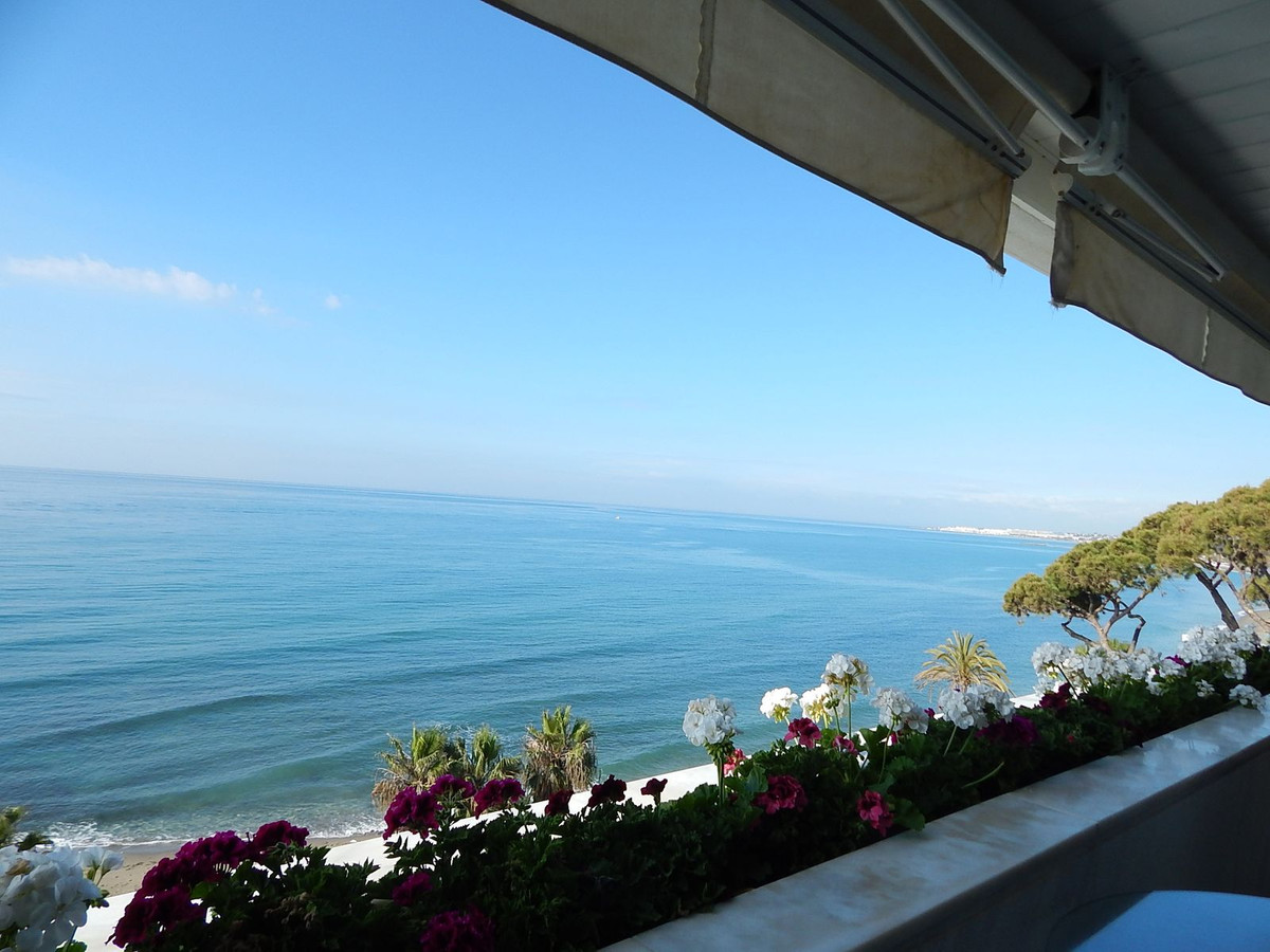 2 Bed Apartment for sale in Marbella Costa Del Sol, Málaga, Spain