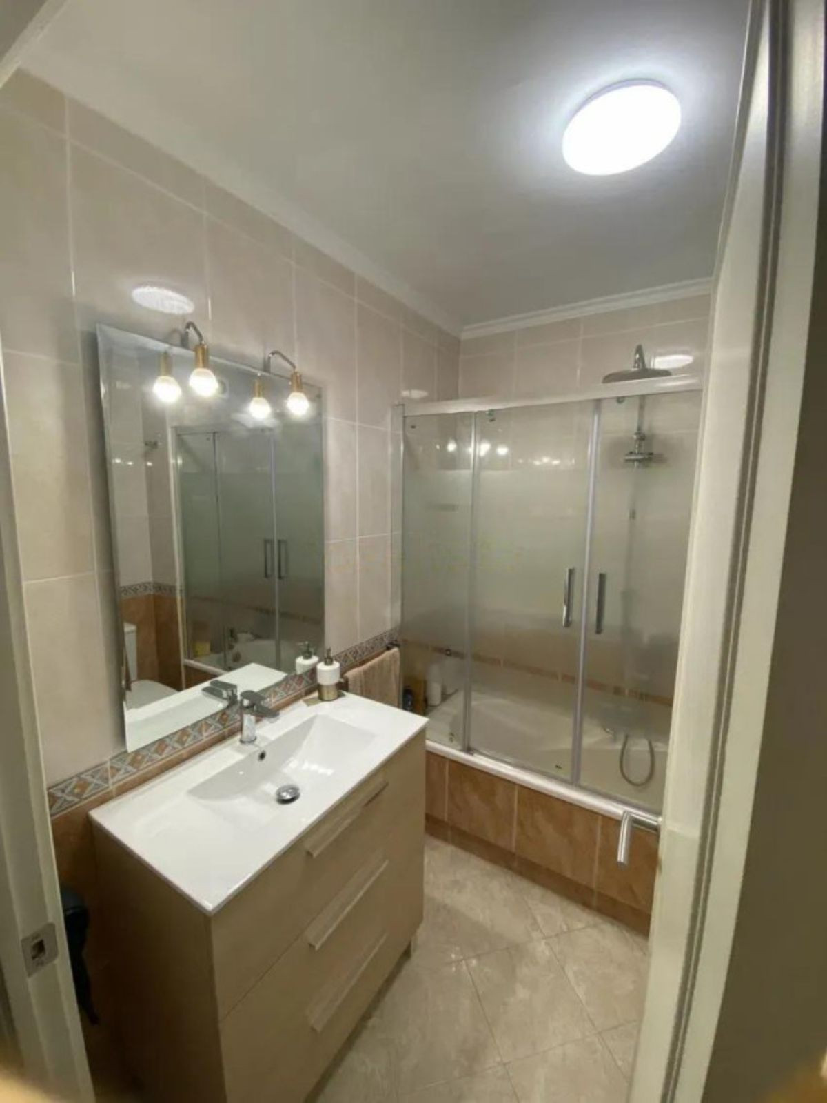 Se vende Apartamento Planta Media de 3 dormitorios en Costa Del Sol, Málaga, España
