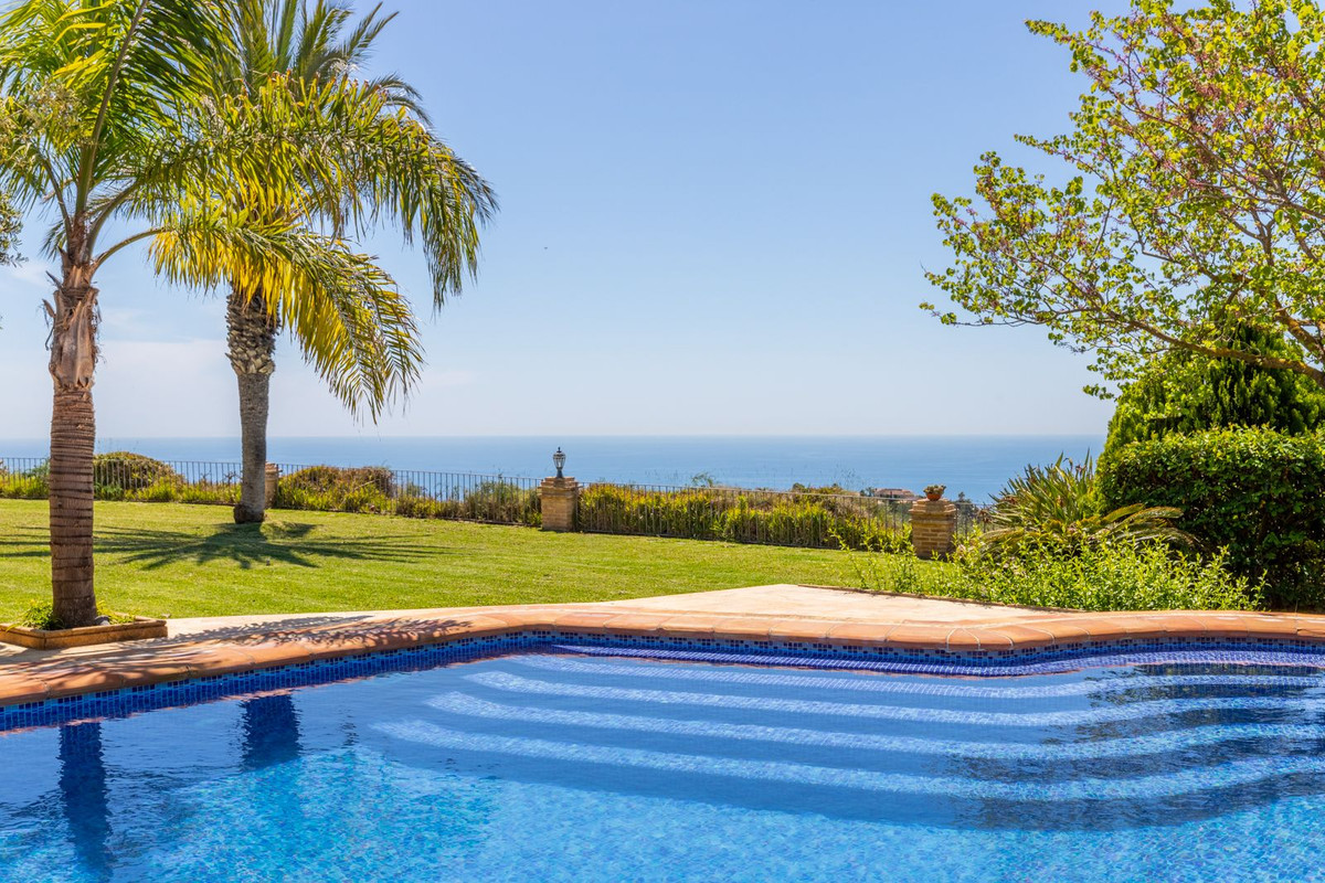 5 Bed Townhouse for sale in Benimarco Costa Blanca, Alicante, Spain