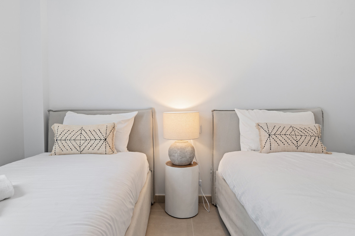 3 Bed Apartment for sale in Estepona Costa Del Sol, Málaga, Spain