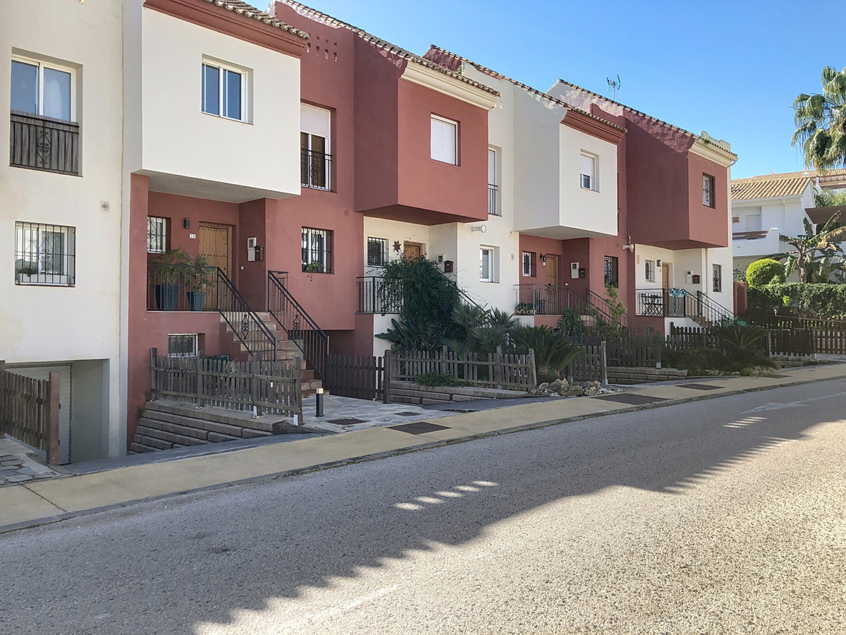 3 Bed Townhouse for sale in Selwo Costa Del Sol, Málaga, Spain