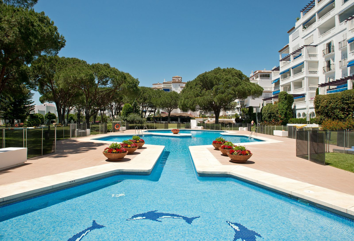 2 Bed Apartment for sale in Puerto Banús Costa Del Sol, Málaga, Spain