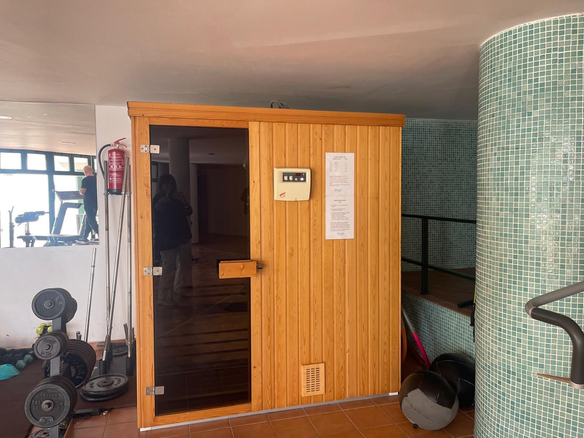 2 Bed Apartment for sale in Fuengirola Costa Del Sol, Málaga, Spain