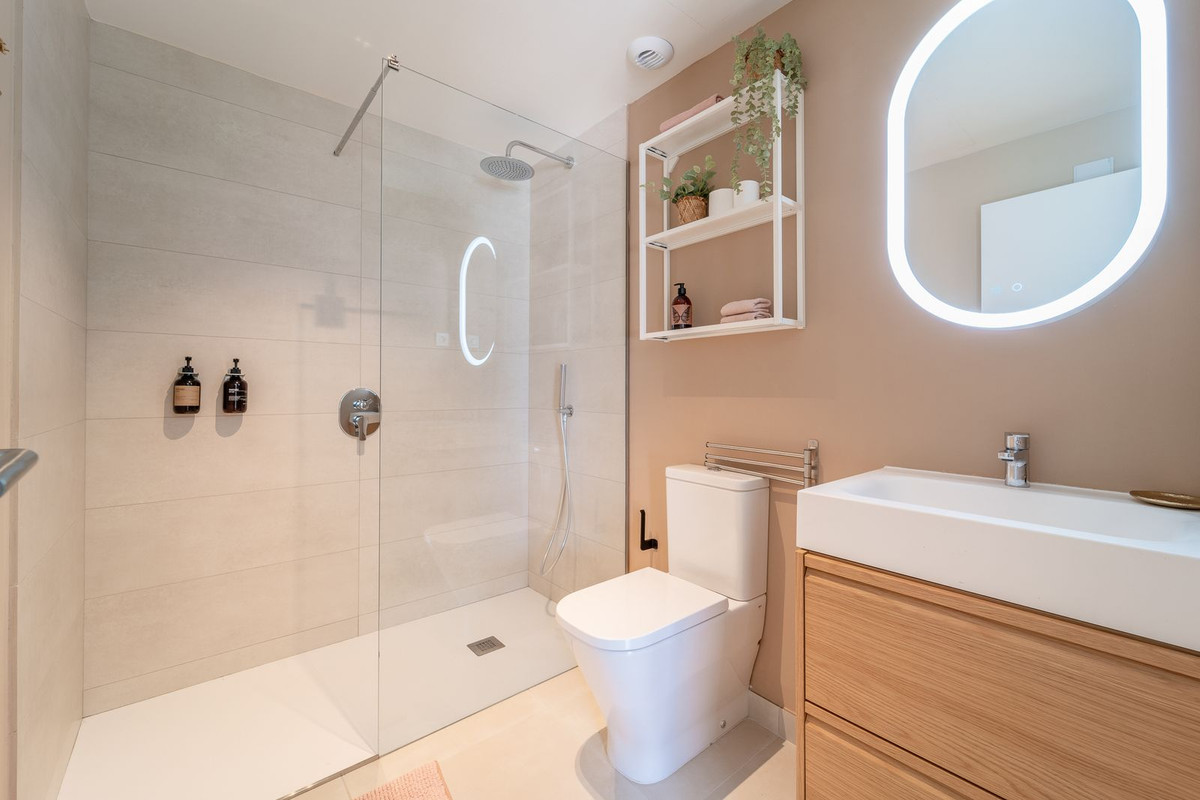 Se vende Apartamento Planta Baja de 2 dormitorios en Costa Del Sol, Málaga, España
