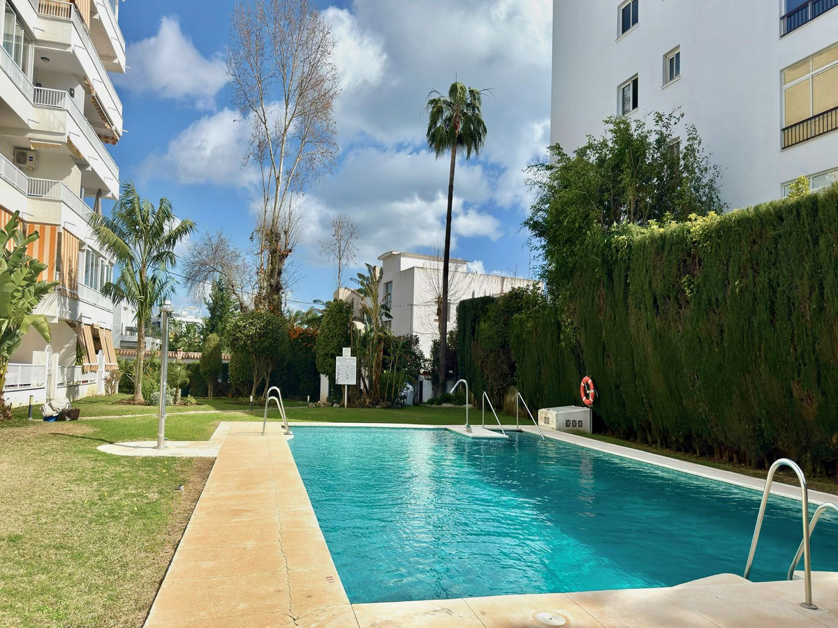 Se vende Apartamento Planta Media de 2 dormitorios en Costa Del Sol, Málaga, España