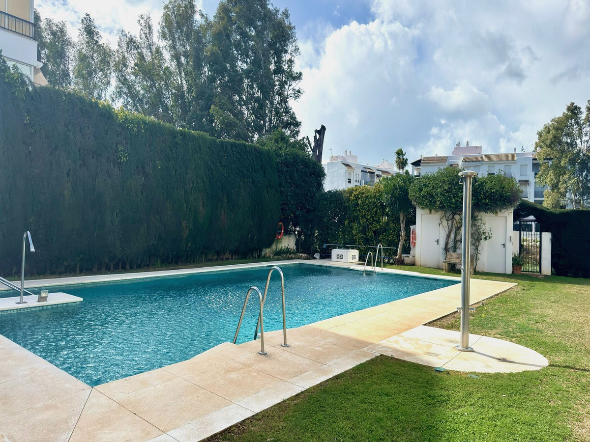 Se vende Apartamento Planta Media de 2 dormitorios en Costa Del Sol, Málaga, España