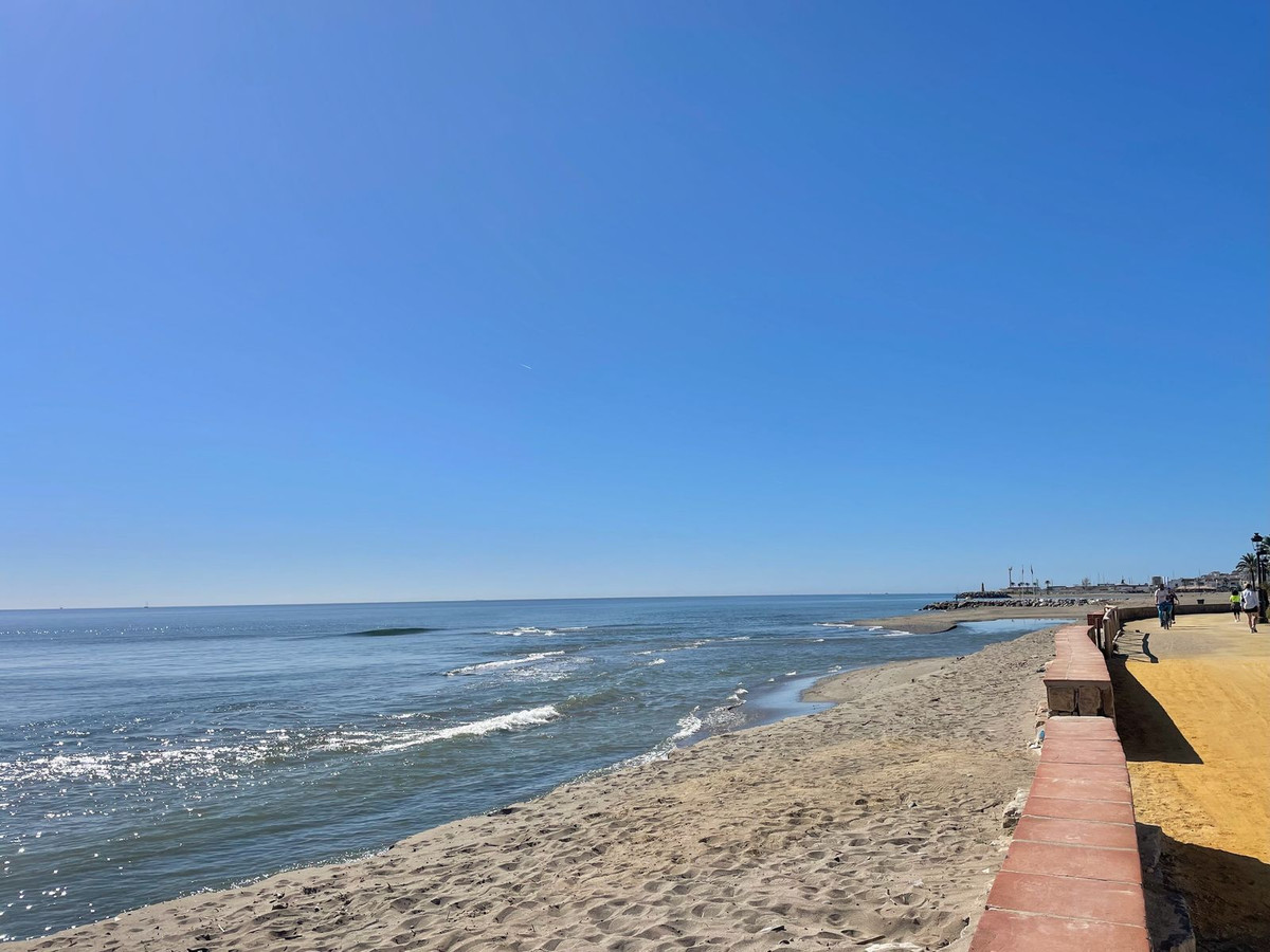 Se vende Apartamento Planta Media de 2 dormitorios en Costa Del Sol, Málaga, España