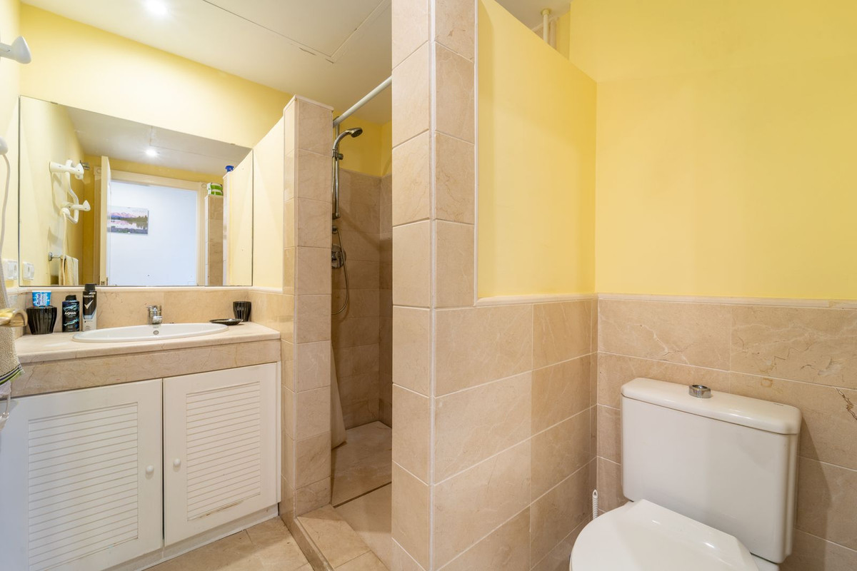 Se vende Apartamento Planta Baja de 3 dormitorios en Costa Del Sol, Málaga, España
