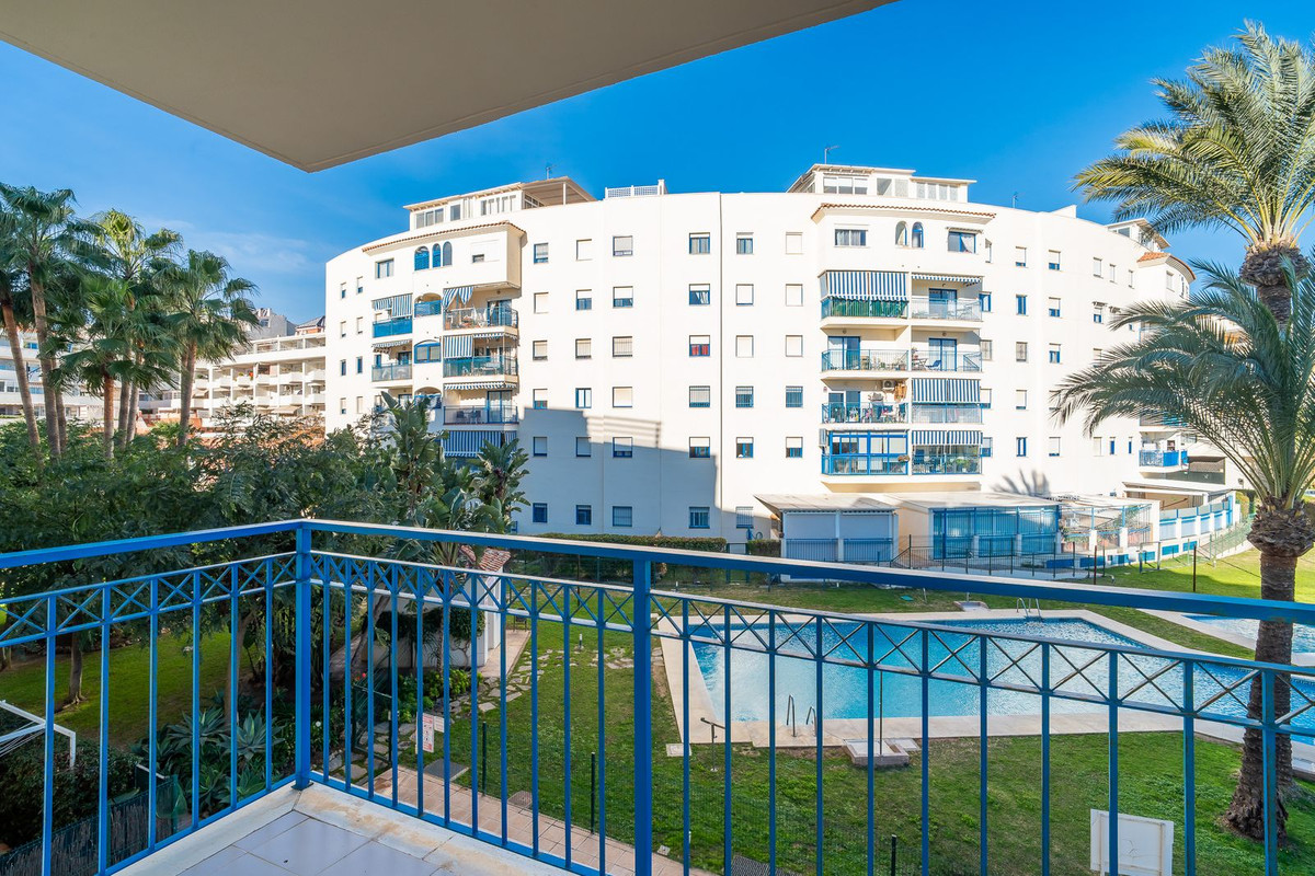 Se vende Apartamento Planta Media de 3 dormitorios en Costa Del Sol, Málaga, España