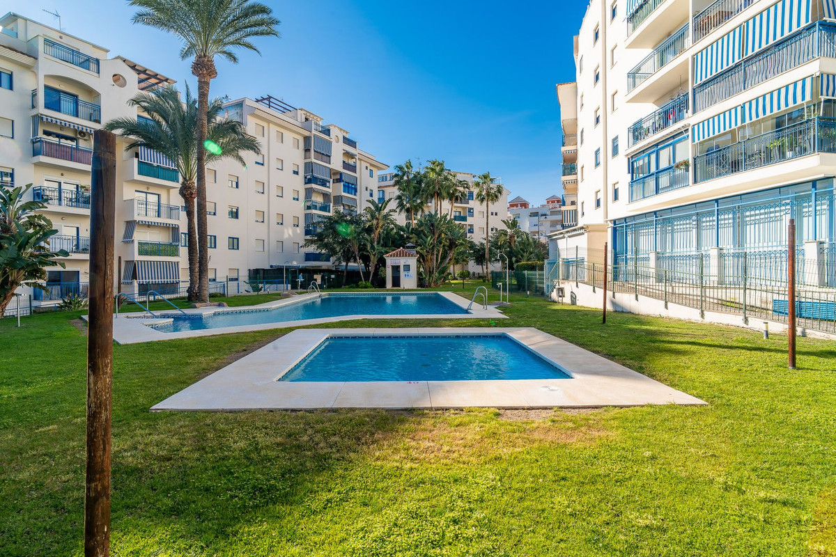 Se vende Apartamento Planta Media de 3 dormitorios en Costa Del Sol, Málaga, España