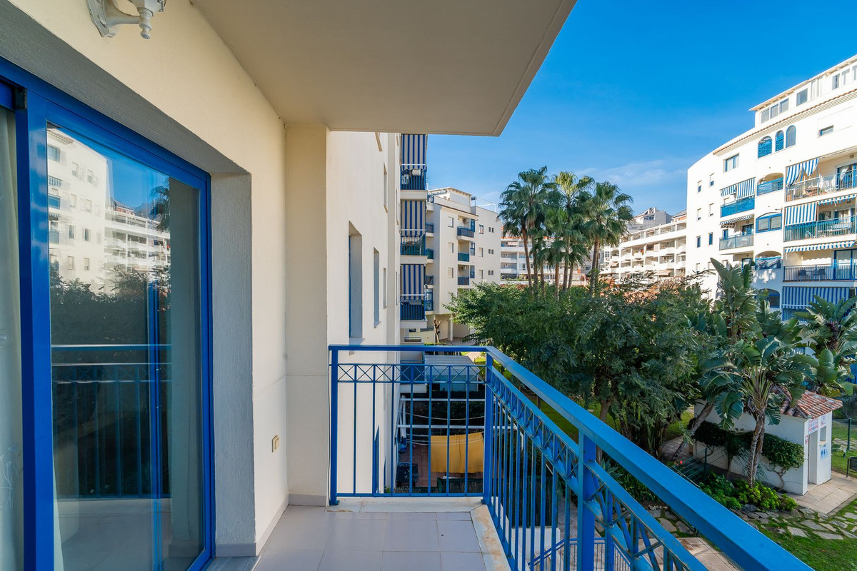 Se vende Apartamento Planta Media de 3 dormitorios en Costa Del Sol, Málaga, España