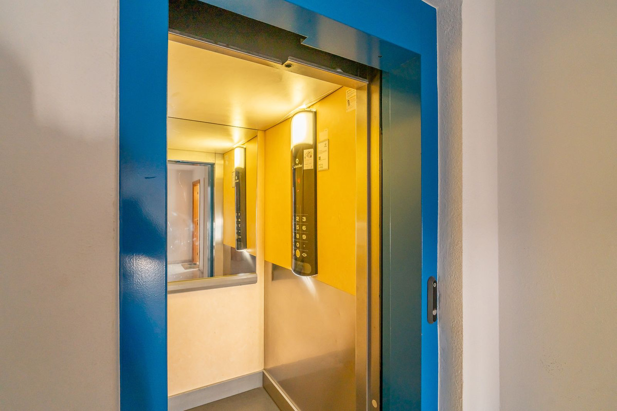 Se vende Apartamento Planta Media de 3 dormitorios en Costa Del Sol, Málaga, España
