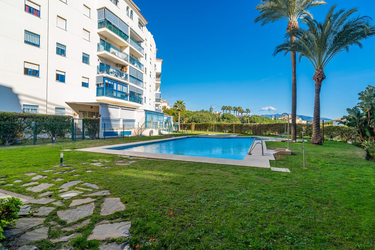 Se vende Apartamento Planta Media de 3 dormitorios en Costa Del Sol, Málaga, España