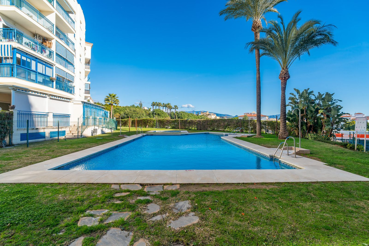 Se vende Apartamento Planta Media de 3 dormitorios en Costa Del Sol, Málaga, España