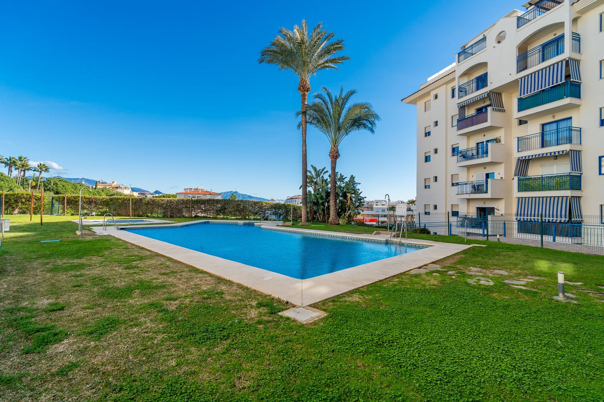 Se vende Apartamento Planta Media de 3 dormitorios en Costa Del Sol, Málaga, España