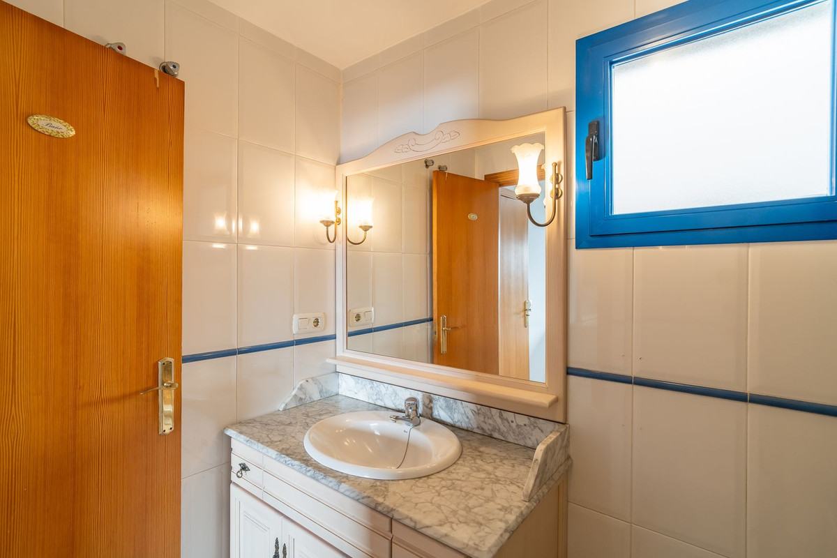 Se vende Apartamento Planta Media de 3 dormitorios en Costa Del Sol, Málaga, España