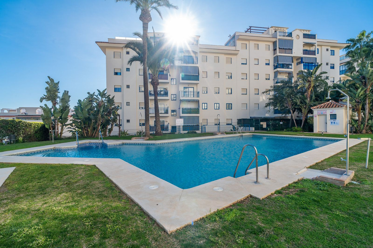 Se vende Apartamento Planta Media de 3 dormitorios en Costa Del Sol, Málaga, España