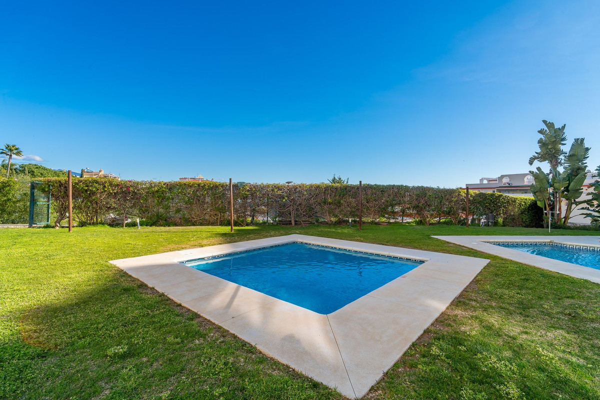 Se vende Apartamento Planta Media de 3 dormitorios en Costa Del Sol, Málaga, España