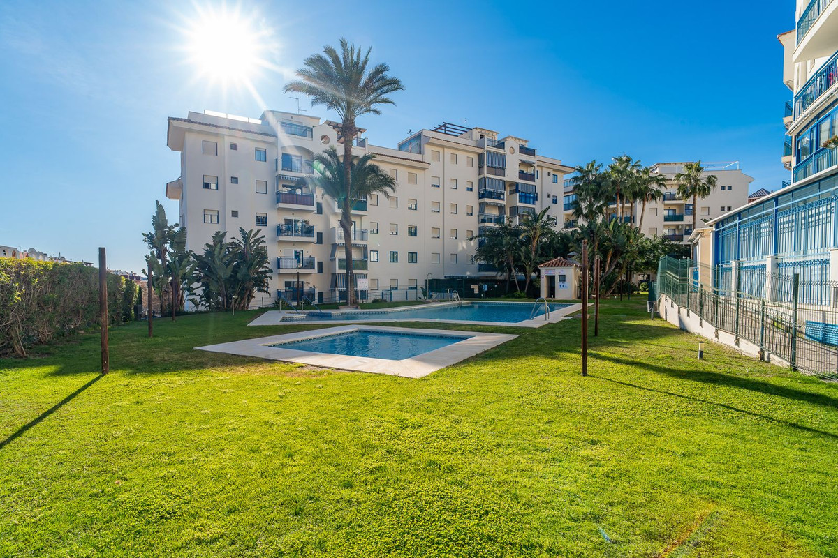 Se vende Apartamento Planta Media de 3 dormitorios en Costa Del Sol, Málaga, España