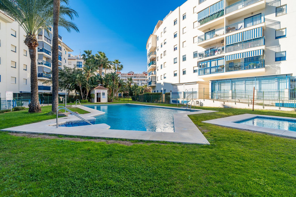 Se vende Apartamento Planta Media de 3 dormitorios en Costa Del Sol, Málaga, España