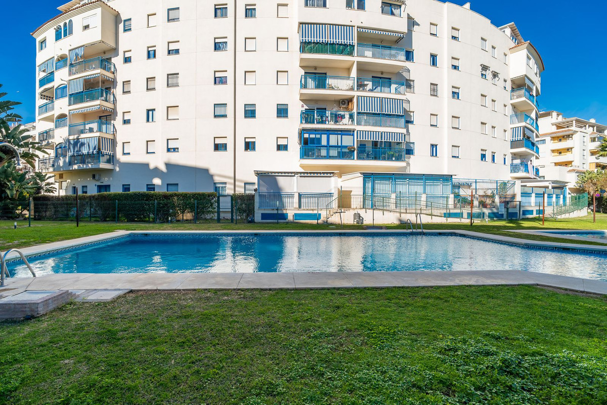 Se vende Apartamento Planta Media de 3 dormitorios en Costa Del Sol, Málaga, España