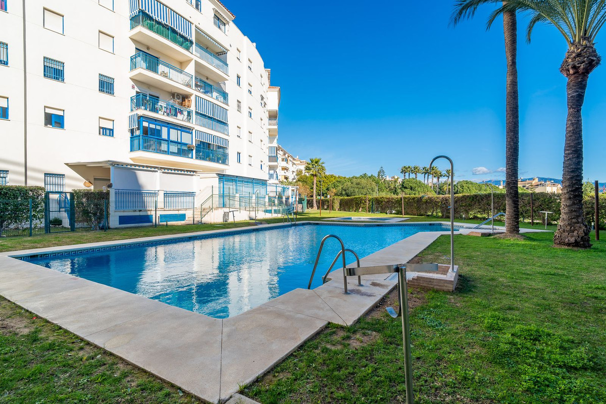Se vende Apartamento Planta Media de 3 dormitorios en Costa Del Sol, Málaga, España