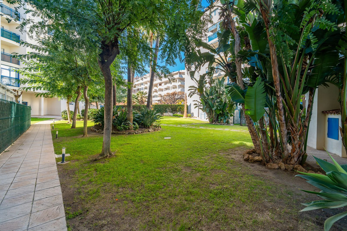 Se vende Apartamento Planta Media de 3 dormitorios en Costa Del Sol, Málaga, España