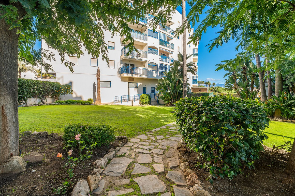 Se vende Apartamento Planta Media de 3 dormitorios en Costa Del Sol, Málaga, España