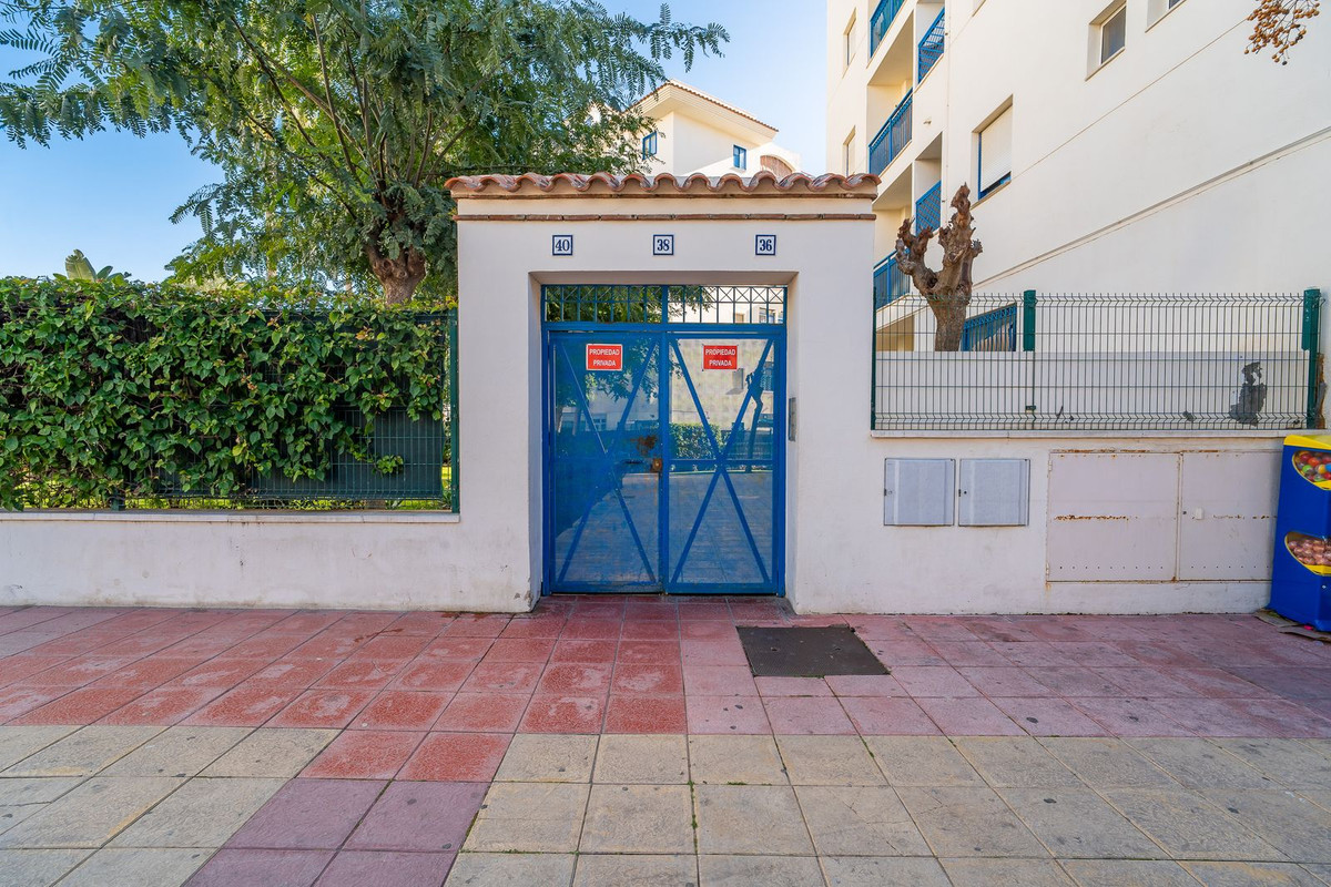 Se vende Apartamento Planta Media de 3 dormitorios en Costa Del Sol, Málaga, España