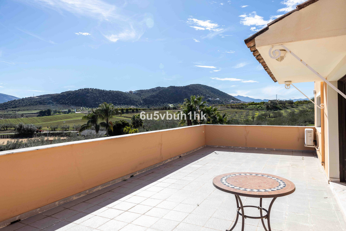 4 Bed Townhouse for sale in Alhaurín El Grande Costa Del Sol, Málaga, Spain