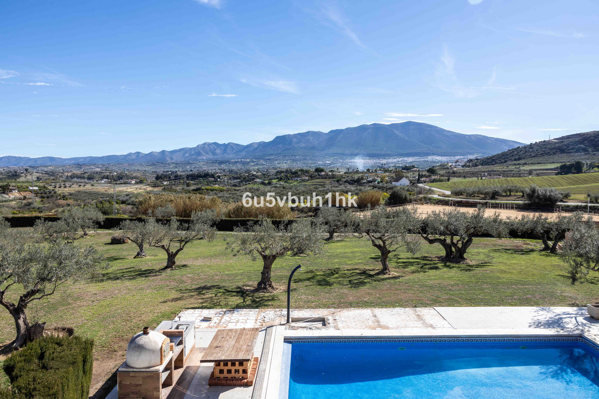 4 Bed Townhouse for sale in Alhaurín El Grande Costa Del Sol, Málaga, Spain