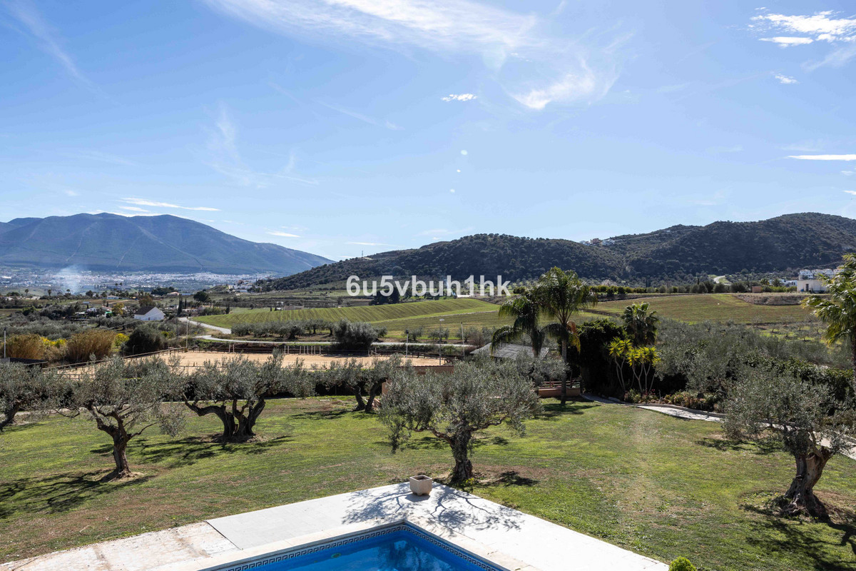 4 Bed Townhouse for sale in Alhaurín El Grande Costa Del Sol, Málaga, Spain